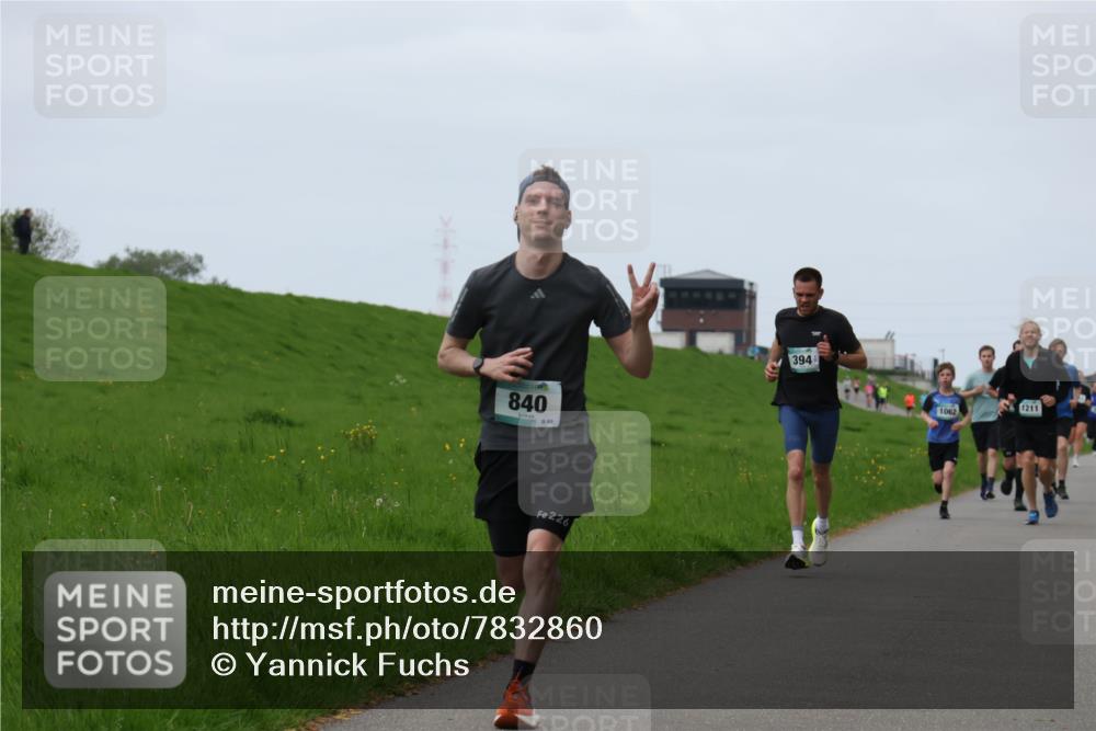 04.05.2025 - 8. Wedeler Halbmarathon Yannick Fuchs http://msf.ph/oto/7832860 04.05.2025 11:21:28 Laufen 840, 226, 394, 1211, 1062 meine-sportfotos.de