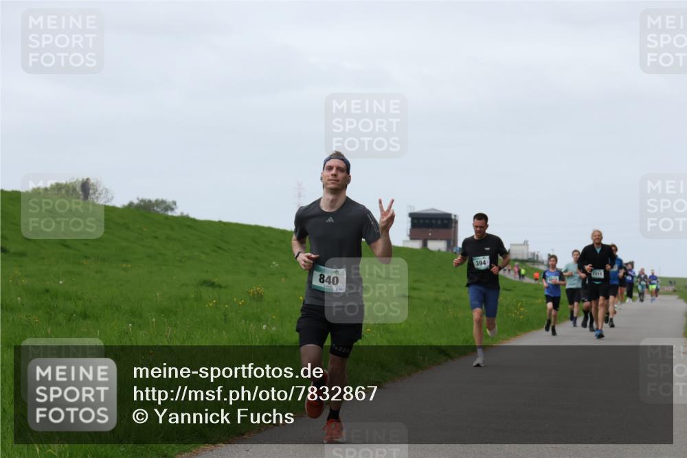 04.05.2025 - 8. Wedeler Halbmarathon Yannick Fuchs http://msf.ph/oto/7832867 04.05.2025 11:21:28 Laufen 840, 60, 226, 394, 1211 meine-sportfotos.de