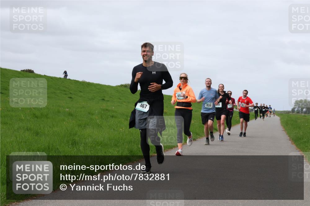04.05.2025 - 8. Wedeler Halbmarathon Yannick Fuchs http://msf.ph/oto/7832881 04.05.2025 11:41:48 Laufen 467, 55, 233, 98, 317 meine-sportfotos.de