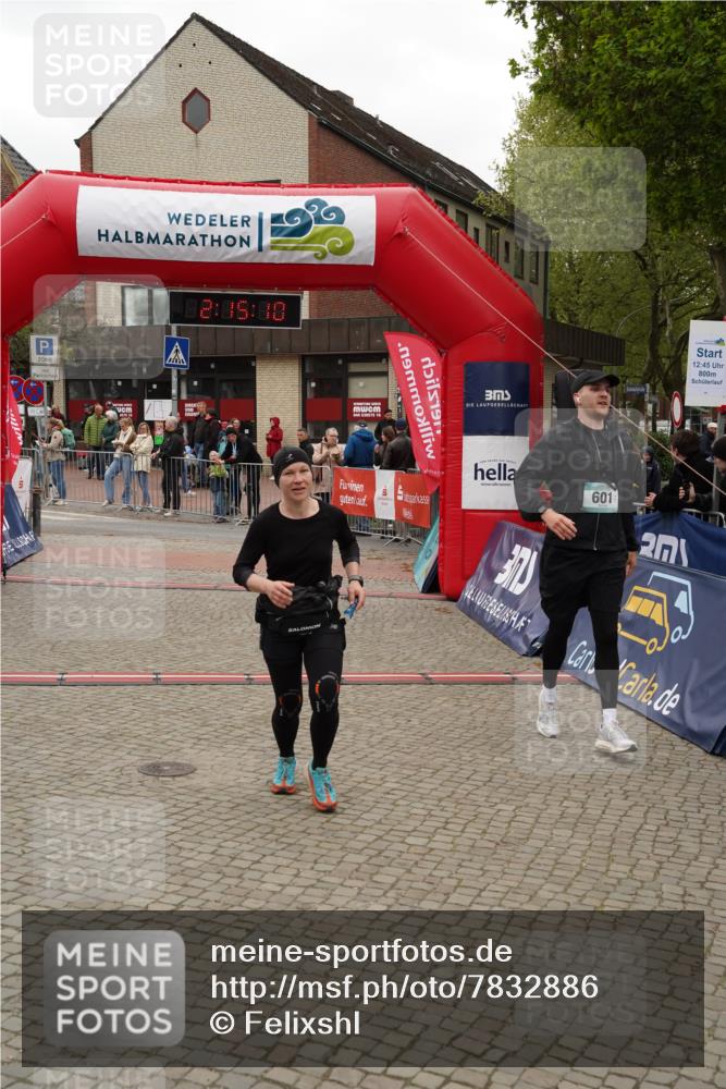 04.05.2025 - 8. Wedeler Halbmarathon Felixshl http://msf.ph/oto/7832886 04.05.2025 12:15:08 Ziel 271, 296, 601 meine-sportfotos.de