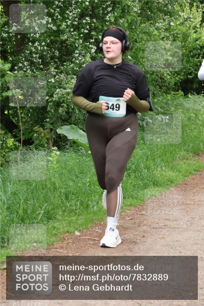 04.05.2025 - 8. Wedeler Halbmarathon Lena Gebhardt http://msf.ph/oto/7832889 04.05.2025 11:20:43 Laufen 649 meine-sportfotos.de