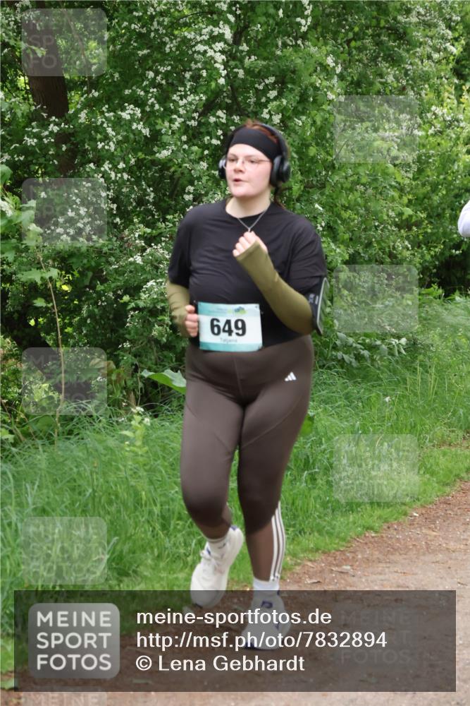 04.05.2025 - 8. Wedeler Halbmarathon Lena Gebhardt http://msf.ph/oto/7832894 04.05.2025 11:20:43 Laufen 649 meine-sportfotos.de