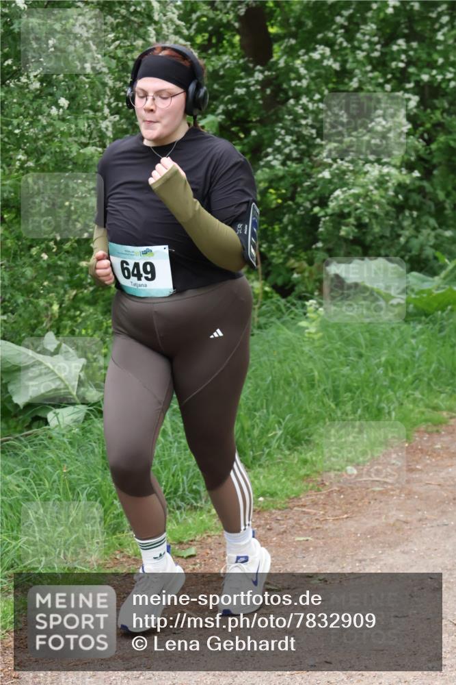 04.05.2025 - 8. Wedeler Halbmarathon Lena Gebhardt http://msf.ph/oto/7832909 04.05.2025 11:20:44 Laufen 56, 649 meine-sportfotos.de