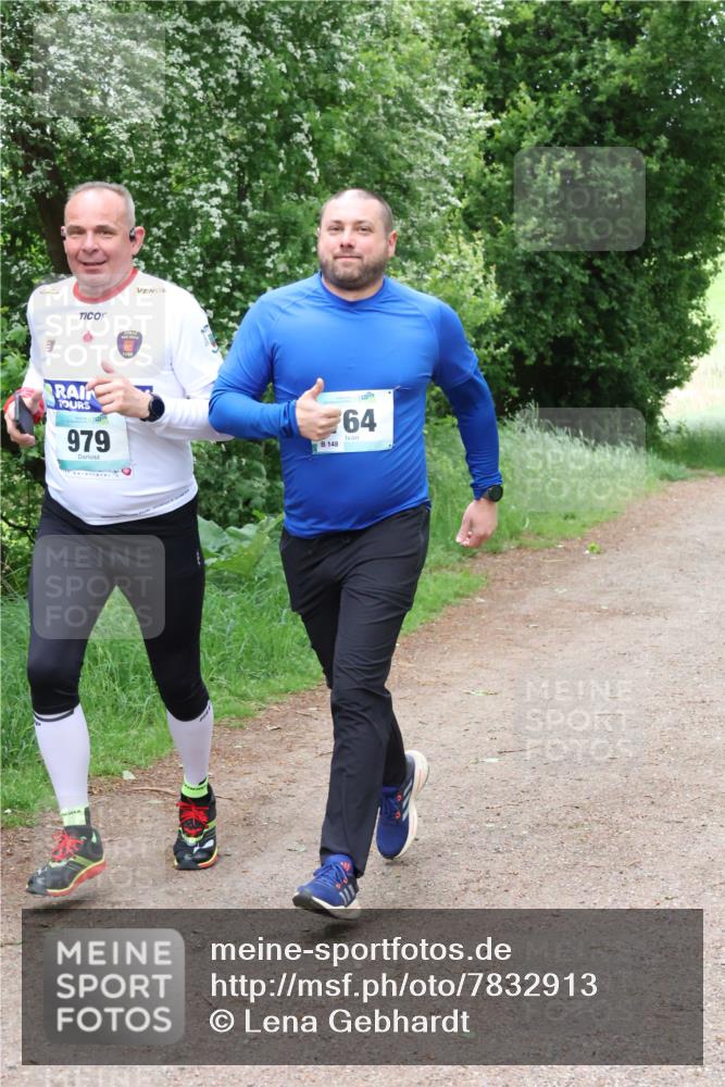 04.05.2025 - 8. Wedeler Halbmarathon Lena Gebhardt http://msf.ph/oto/7832913 04.05.2025 11:20:45 Laufen 979, 148, 64 meine-sportfotos.de