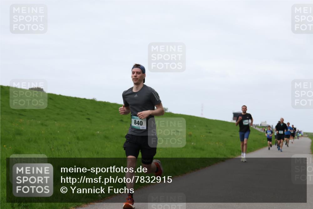 04.05.2025 - 8. Wedeler Halbmarathon Yannick Fuchs http://msf.ph/oto/7832915 04.05.2025 11:21:30 Laufen 840, 226 meine-sportfotos.de