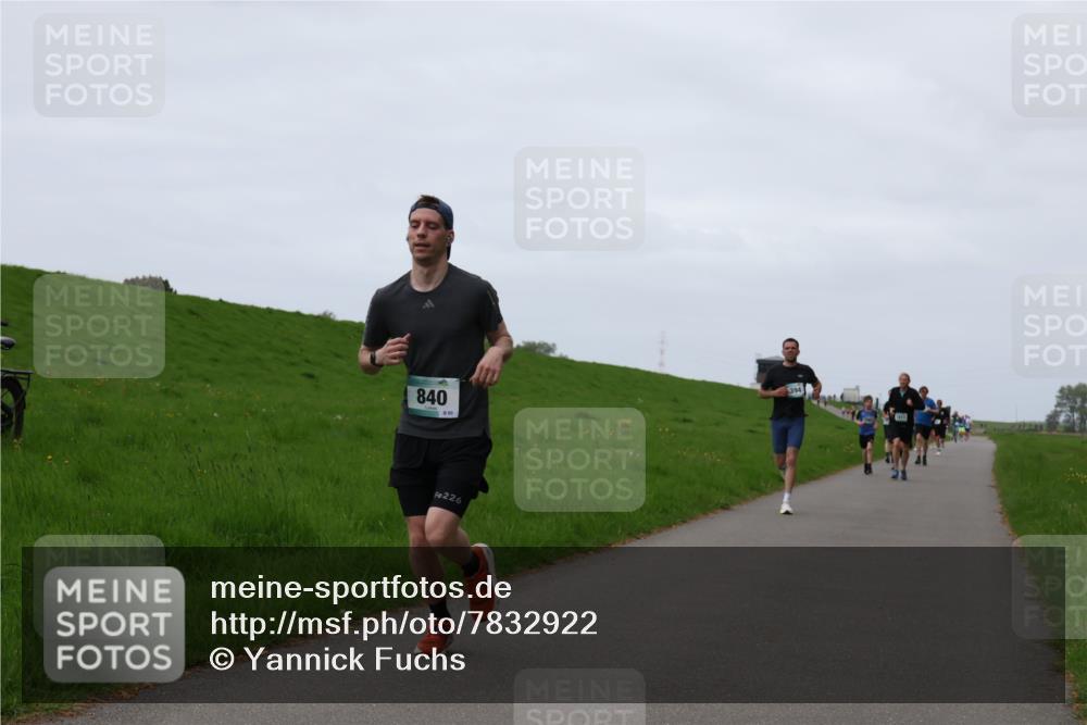 04.05.2025 - 8. Wedeler Halbmarathon Yannick Fuchs http://msf.ph/oto/7832922 04.05.2025 11:21:30 Laufen 840, 226 meine-sportfotos.de