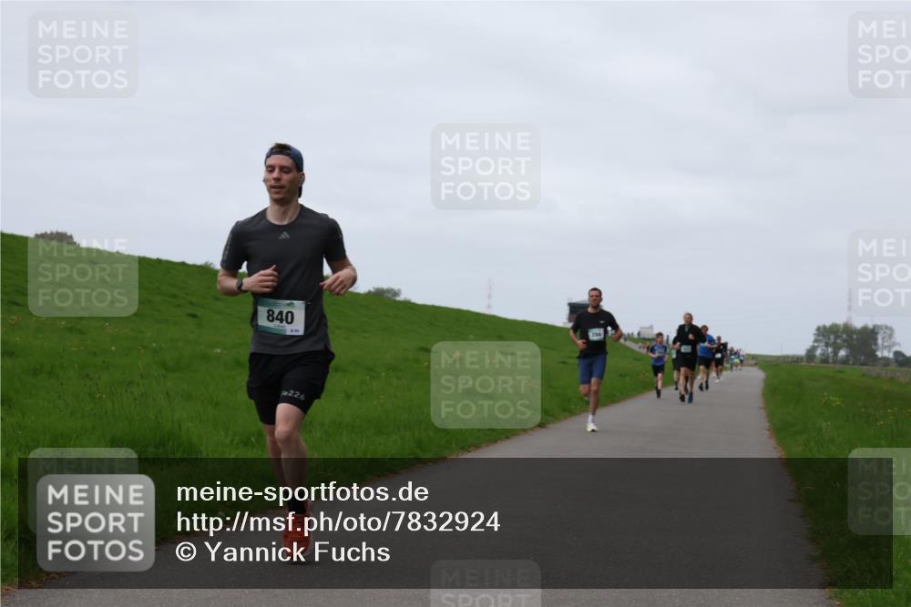 04.05.2025 - 8. Wedeler Halbmarathon Yannick Fuchs http://msf.ph/oto/7832924 04.05.2025 11:21:30 Laufen 840, 226 meine-sportfotos.de