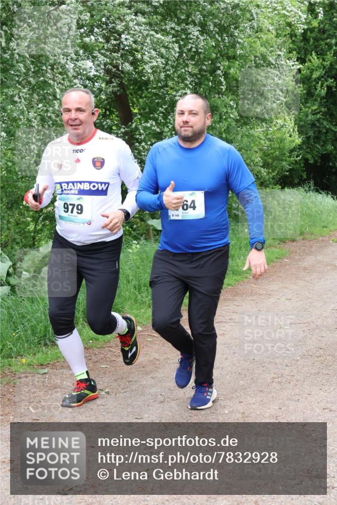 04.05.2025 - 8. Wedeler Halbmarathon Lena Gebhardt http://msf.ph/oto/7832928 04.05.2025 11:20:45 Laufen 979, 64, 148 meine-sportfotos.de