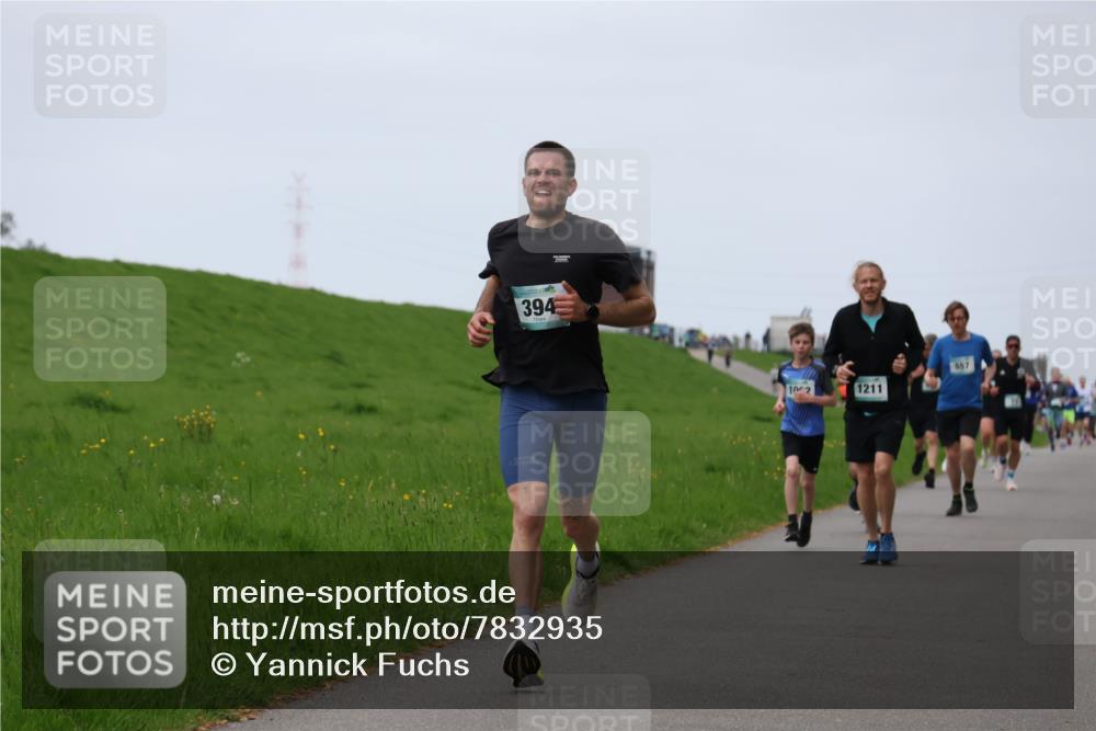 04.05.2025 - 8. Wedeler Halbmarathon Yannick Fuchs http://msf.ph/oto/7832935 04.05.2025 11:21:31 Laufen 394, 1002, 1211, 557 meine-sportfotos.de