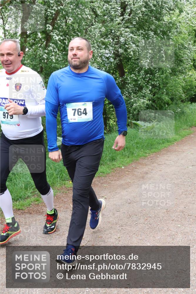 04.05.2025 - 8. Wedeler Halbmarathon Lena Gebhardt http://msf.ph/oto/7832945 04.05.2025 11:20:45 Laufen 979, 764, 148 meine-sportfotos.de