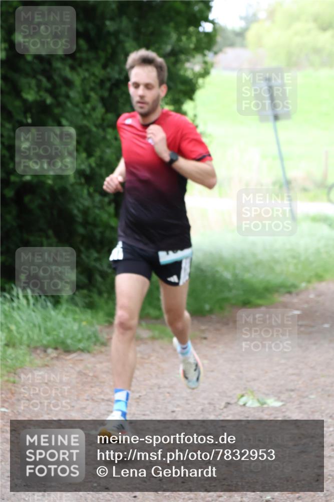 04.05.2025 - 8. Wedeler Halbmarathon Lena Gebhardt http://msf.ph/oto/7832953 04.05.2025 11:20:53 Laufen  meine-sportfotos.de