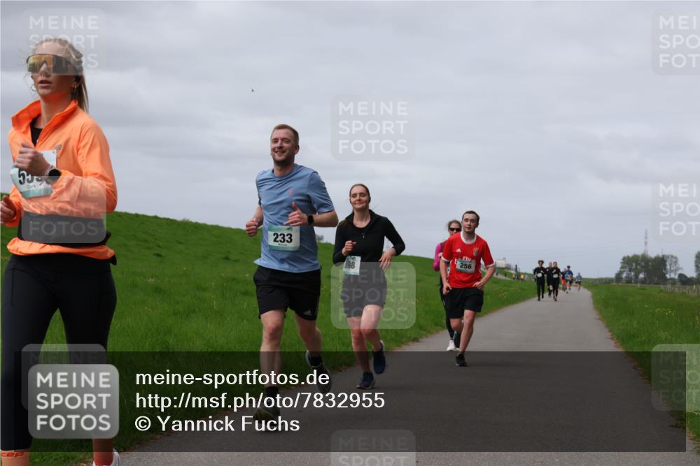 04.05.2025 - 8. Wedeler Halbmarathon Yannick Fuchs http://msf.ph/oto/7832955 04.05.2025 11:41:50 Laufen 53, 233, 256, 98 meine-sportfotos.de