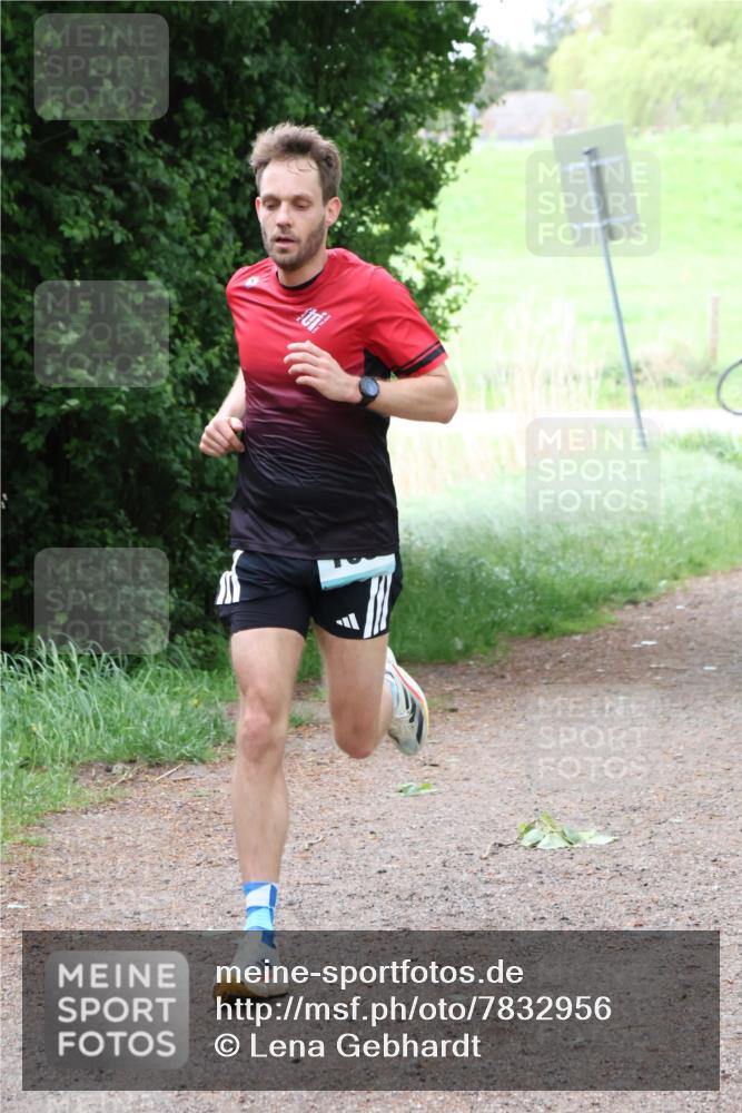04.05.2025 - 8. Wedeler Halbmarathon Lena Gebhardt http://msf.ph/oto/7832956 04.05.2025 11:20:53 Laufen  meine-sportfotos.de
