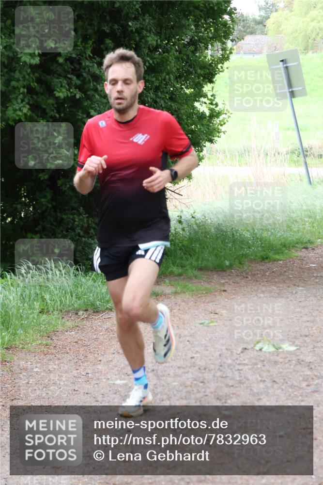 04.05.2025 - 8. Wedeler Halbmarathon Lena Gebhardt http://msf.ph/oto/7832963 04.05.2025 11:20:53 Laufen  meine-sportfotos.de