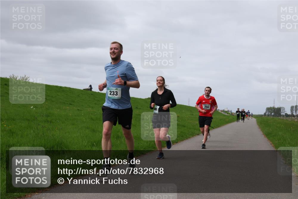 04.05.2025 - 8. Wedeler Halbmarathon Yannick Fuchs http://msf.ph/oto/7832968 04.05.2025 11:41:51 Laufen 233, 256 meine-sportfotos.de