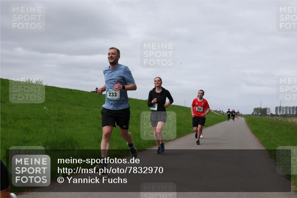 04.05.2025 - 8. Wedeler Halbmarathon Yannick Fuchs http://msf.ph/oto/7832970 04.05.2025 11:41:51 Laufen 233, 98, 256 meine-sportfotos.de