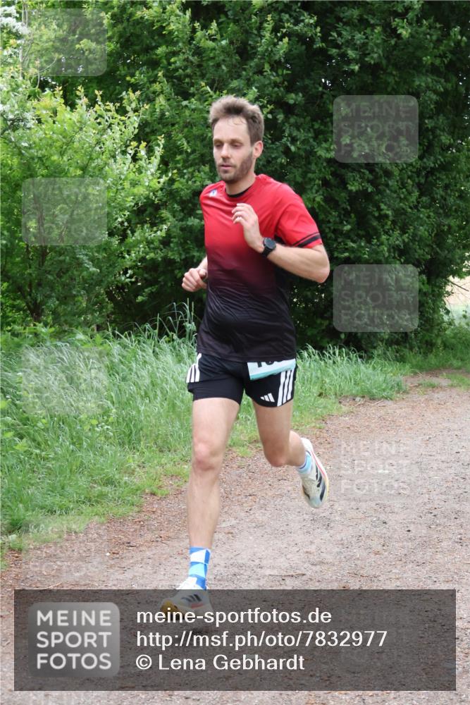 04.05.2025 - 8. Wedeler Halbmarathon Lena Gebhardt http://msf.ph/oto/7832977 04.05.2025 11:20:53 Laufen  meine-sportfotos.de