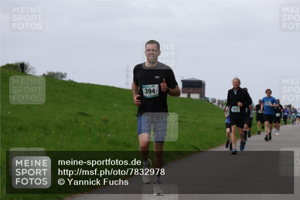 04.05.2025 - 8. Wedeler Halbmarathon Yannick Fuchs http://msf.ph/oto/7832978 04.05.2025 11:21:33 Laufen 394, 1211 meine-sportfotos.de