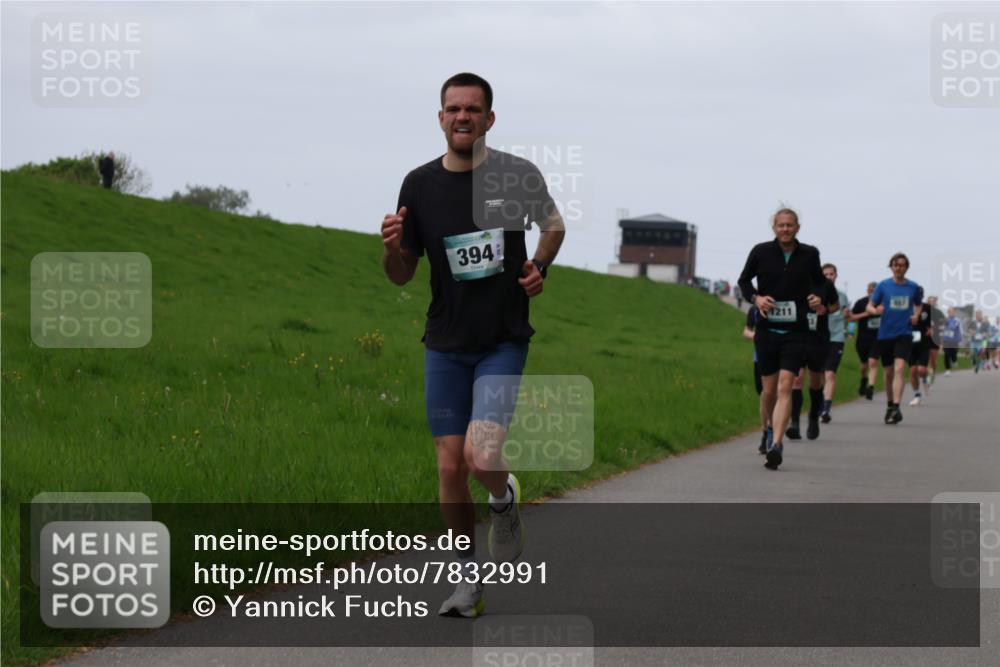 04.05.2025 - 8. Wedeler Halbmarathon Yannick Fuchs http://msf.ph/oto/7832991 04.05.2025 11:21:33 Laufen 394, 1211 meine-sportfotos.de