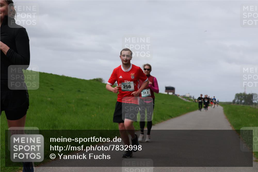 04.05.2025 - 8. Wedeler Halbmarathon Yannick Fuchs http://msf.ph/oto/7832998 04.05.2025 11:41:52 Laufen 256, 317 meine-sportfotos.de