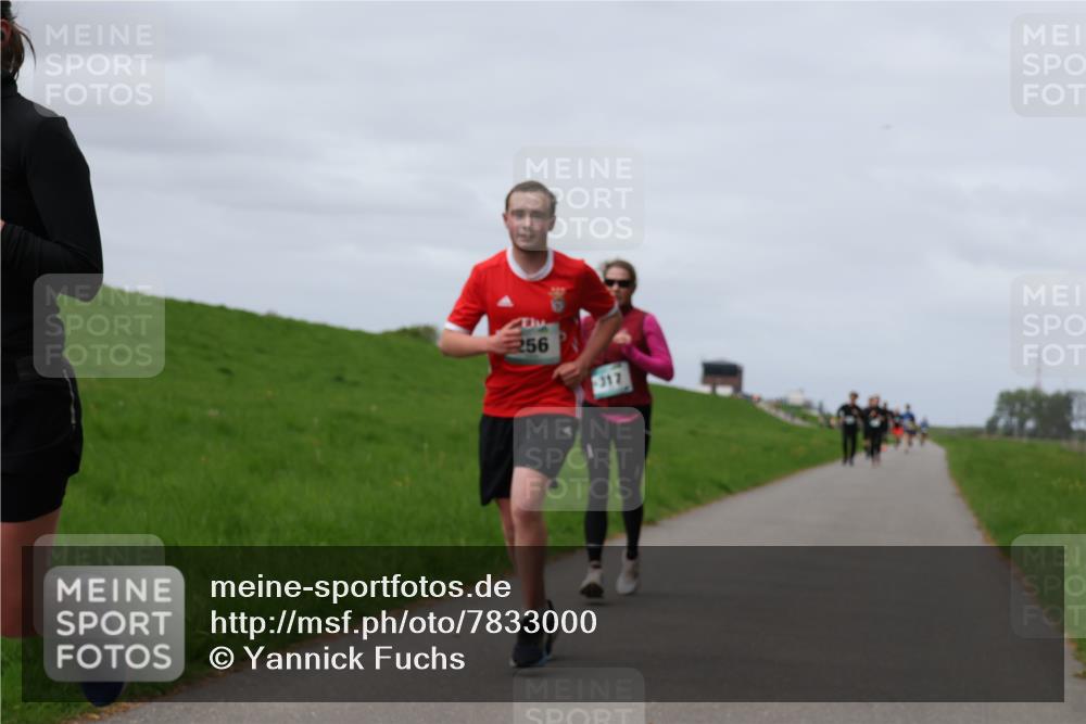 04.05.2025 - 8. Wedeler Halbmarathon Yannick Fuchs http://msf.ph/oto/7833000 04.05.2025 11:41:52 Laufen 256, 317 meine-sportfotos.de