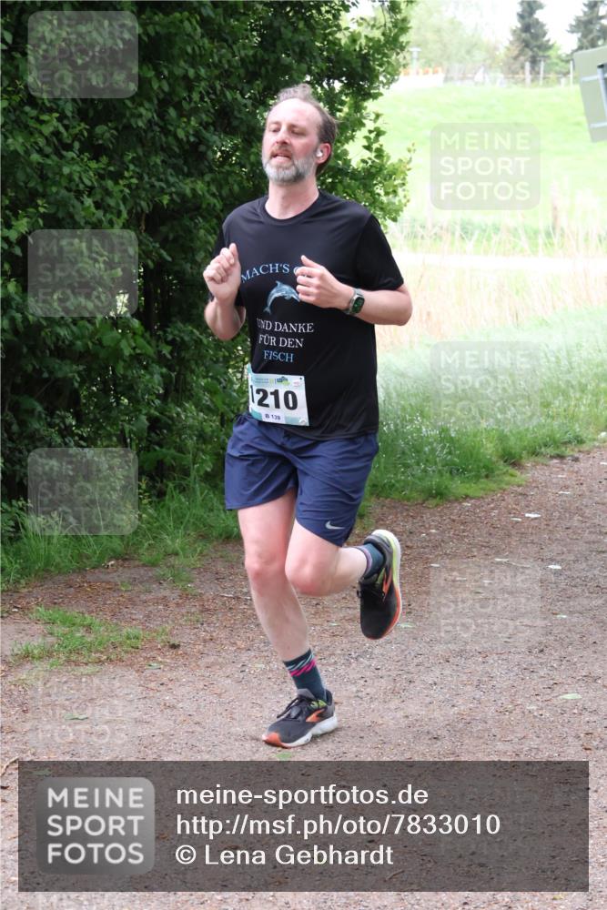 04.05.2025 - 8. Wedeler Halbmarathon Lena Gebhardt http://msf.ph/oto/7833010 04.05.2025 11:20:59 Laufen 210, 139 meine-sportfotos.de