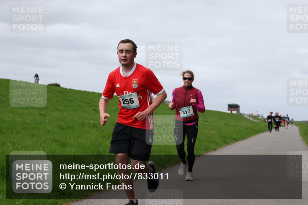 04.05.2025 - 8. Wedeler Halbmarathon Yannick Fuchs http://msf.ph/oto/7833011 04.05.2025 11:41:53 Laufen 256, 317 meine-sportfotos.de