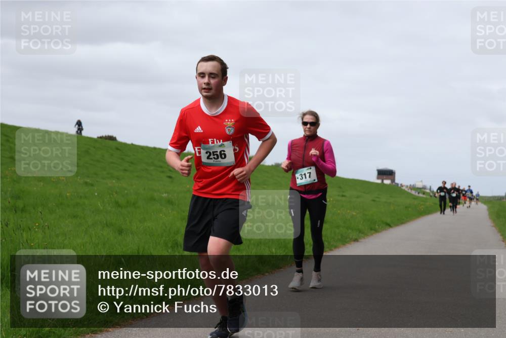 04.05.2025 - 8. Wedeler Halbmarathon Yannick Fuchs http://msf.ph/oto/7833013 04.05.2025 11:41:53 Laufen 256, 317 meine-sportfotos.de