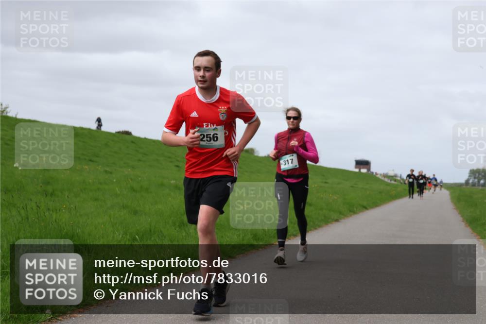 04.05.2025 - 8. Wedeler Halbmarathon Yannick Fuchs http://msf.ph/oto/7833016 04.05.2025 11:41:53 Laufen 256, 317 meine-sportfotos.de