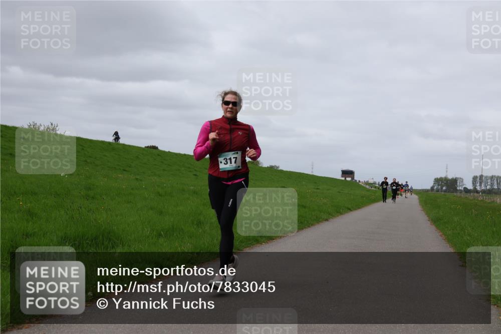 04.05.2025 - 8. Wedeler Halbmarathon Yannick Fuchs http://msf.ph/oto/7833045 04.05.2025 11:41:54 Laufen 317 meine-sportfotos.de