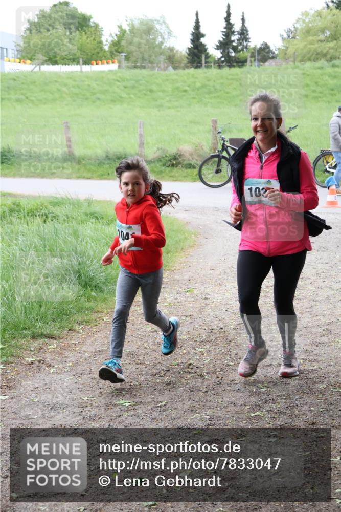 04.05.2025 - 8. Wedeler Halbmarathon Lena Gebhardt http://msf.ph/oto/7833047 04.05.2025 11:21:12 Laufen 100, 103 meine-sportfotos.de