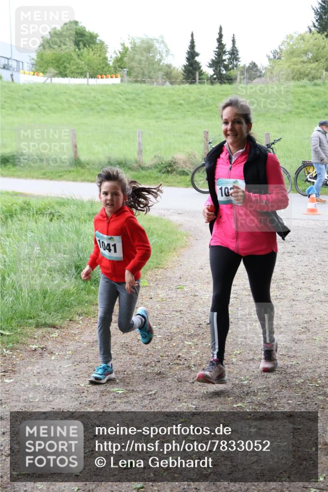 04.05.2025 - 8. Wedeler Halbmarathon Lena Gebhardt http://msf.ph/oto/7833052 04.05.2025 11:21:12 Laufen 1041, 10 meine-sportfotos.de