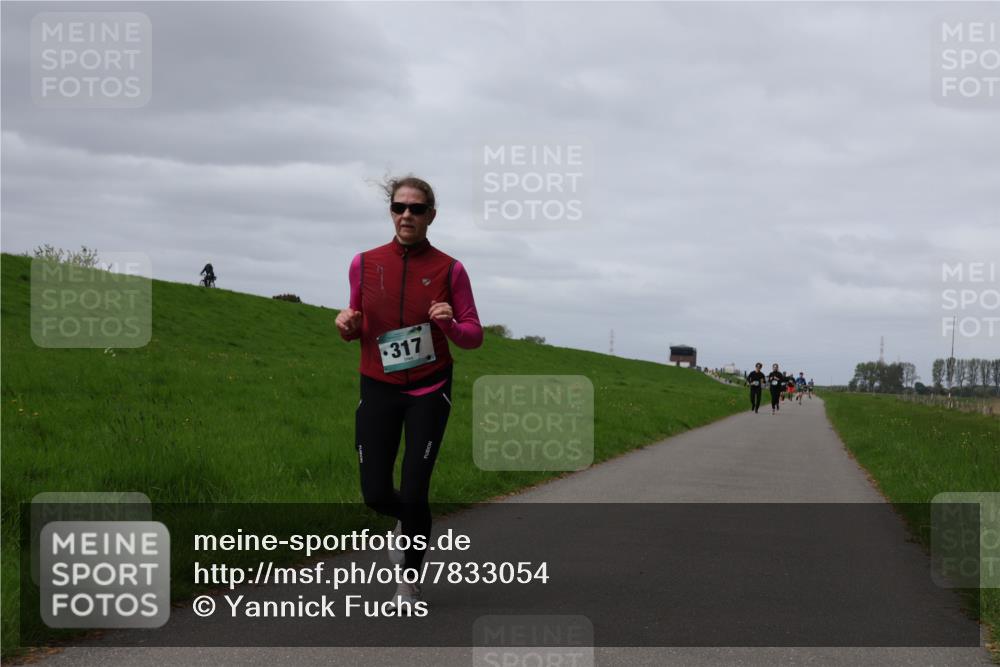04.05.2025 - 8. Wedeler Halbmarathon Yannick Fuchs http://msf.ph/oto/7833054 04.05.2025 11:41:54 Laufen 317 meine-sportfotos.de
