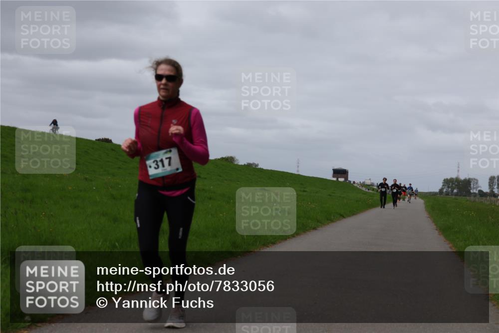 04.05.2025 - 8. Wedeler Halbmarathon Yannick Fuchs http://msf.ph/oto/7833056 04.05.2025 11:41:54 Laufen 317 meine-sportfotos.de