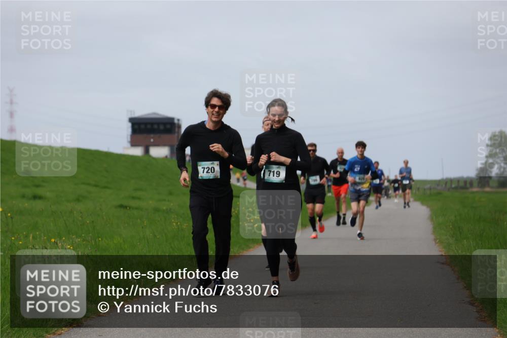 04.05.2025 - 8. Wedeler Halbmarathon Yannick Fuchs http://msf.ph/oto/7833076 04.05.2025 11:42:03 Laufen 720, 719 meine-sportfotos.de