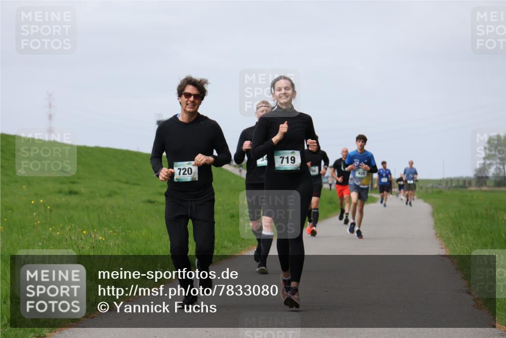 04.05.2025 - 8. Wedeler Halbmarathon Yannick Fuchs http://msf.ph/oto/7833080 04.05.2025 11:42:04 Laufen 34, 719, 720, 925 meine-sportfotos.de