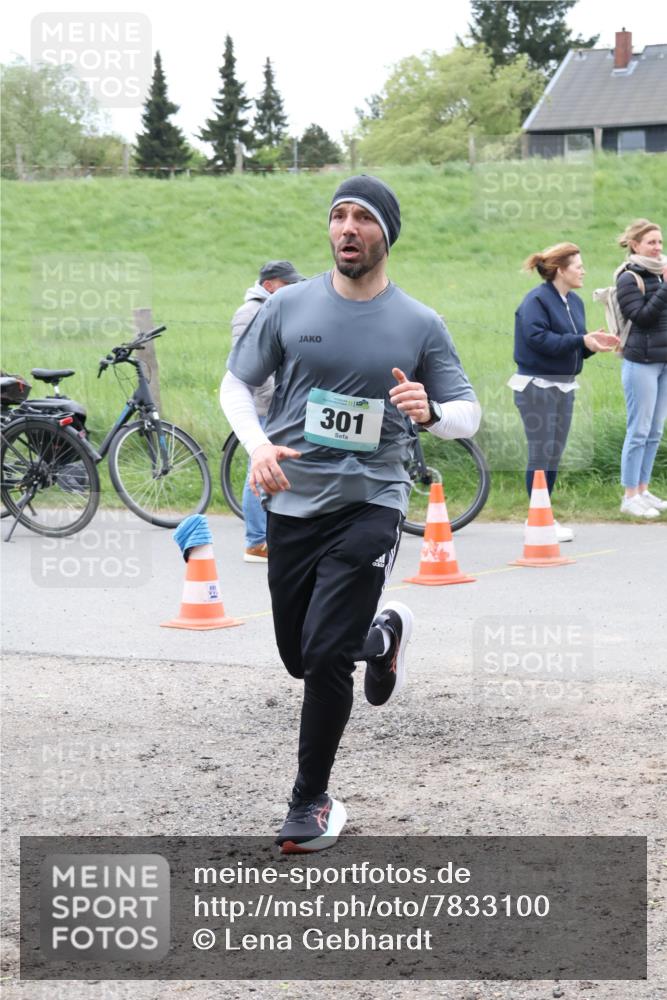 04.05.2025 - 8. Wedeler Halbmarathon Lena Gebhardt http://msf.ph/oto/7833100 04.05.2025 11:21:18 Laufen 301 meine-sportfotos.de