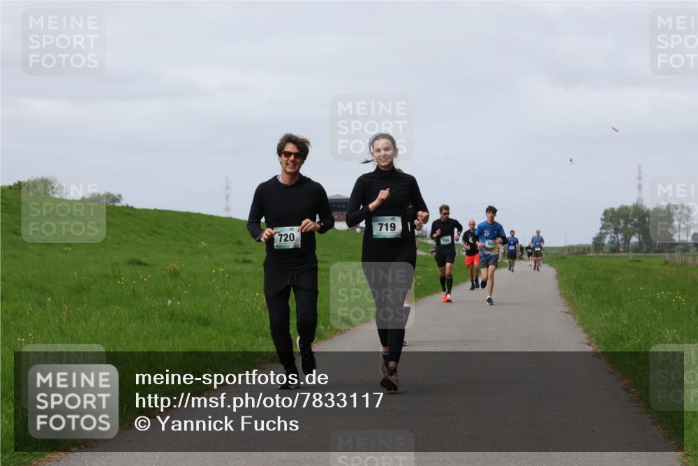 04.05.2025 - 8. Wedeler Halbmarathon Yannick Fuchs http://msf.ph/oto/7833117 04.05.2025 11:42:06 Laufen 720, 719 meine-sportfotos.de