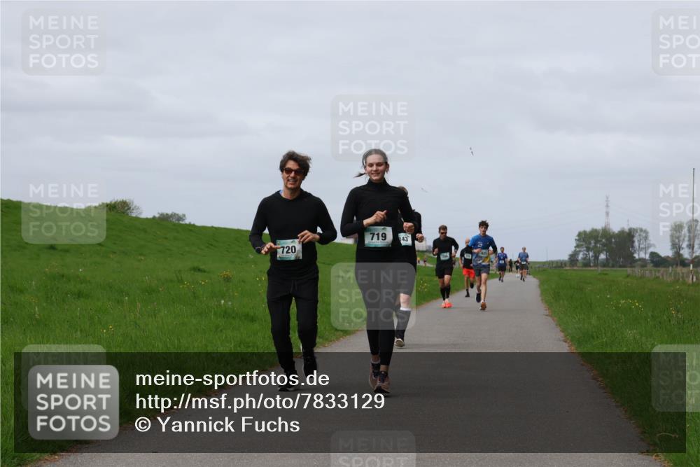 04.05.2025 - 8. Wedeler Halbmarathon Yannick Fuchs http://msf.ph/oto/7833129 04.05.2025 11:42:06 Laufen 720, 719, 3843 meine-sportfotos.de