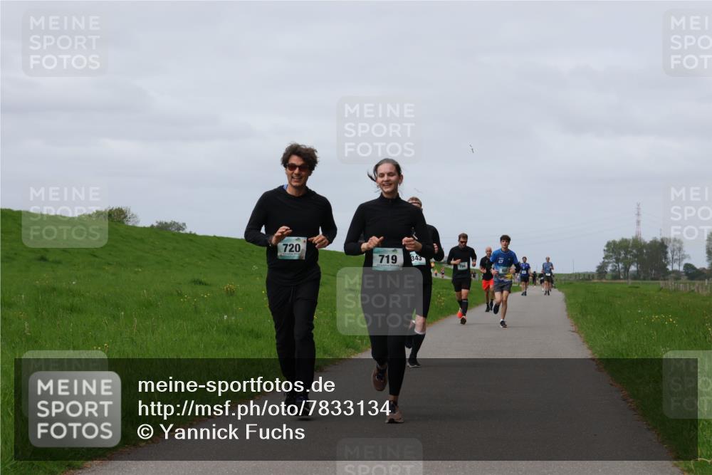 04.05.2025 - 8. Wedeler Halbmarathon Yannick Fuchs http://msf.ph/oto/7833134 04.05.2025 11:42:06 Laufen 720, 719, 343 meine-sportfotos.de