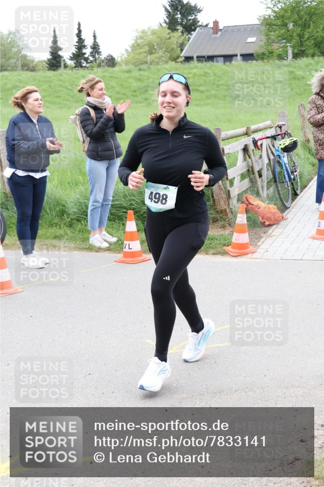 04.05.2025 - 8. Wedeler Halbmarathon Lena Gebhardt http://msf.ph/oto/7833141 04.05.2025 11:21:24 Laufen 498 meine-sportfotos.de