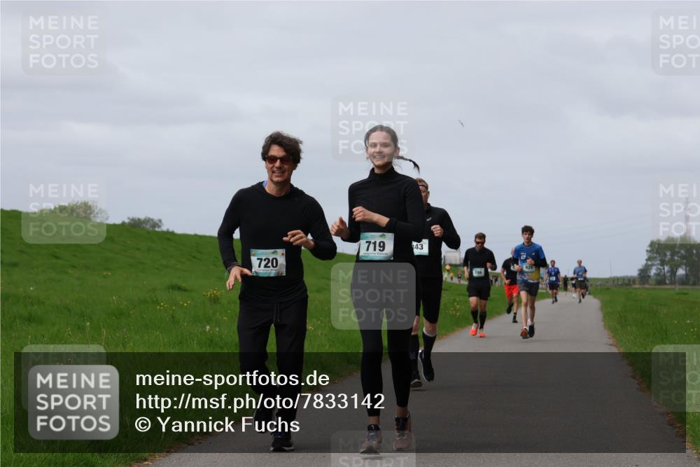 04.05.2025 - 8. Wedeler Halbmarathon Yannick Fuchs http://msf.ph/oto/7833142 04.05.2025 11:42:07 Laufen 720, 719, 43 meine-sportfotos.de