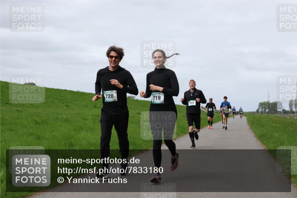 04.05.2025 - 8. Wedeler Halbmarathon Yannick Fuchs http://msf.ph/oto/7833180 04.05.2025 11:42:08 Laufen 720, 719, 343 meine-sportfotos.de