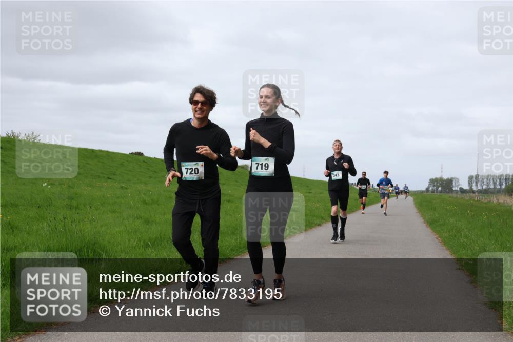 04.05.2025 - 8. Wedeler Halbmarathon Yannick Fuchs http://msf.ph/oto/7833195 04.05.2025 11:42:09 Laufen 720, 719, 343 meine-sportfotos.de