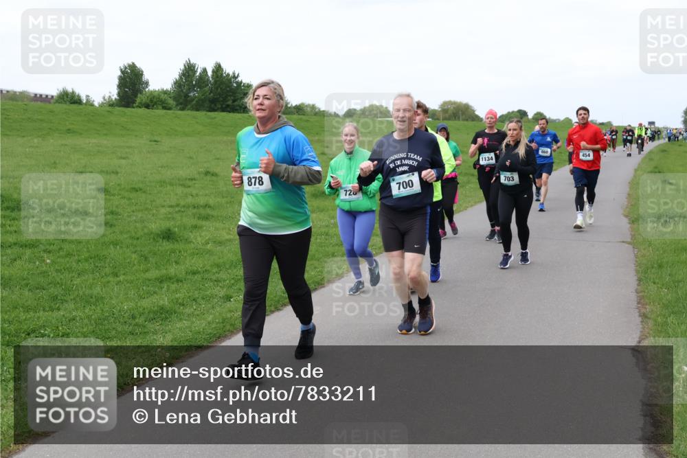 04.05.2025 - 8. Wedeler Halbmarathon Lena Gebhardt http://msf.ph/oto/7833211 04.05.2025 11:21:48 Laufen 878, 720, 700, 1134, 703, 454 meine-sportfotos.de