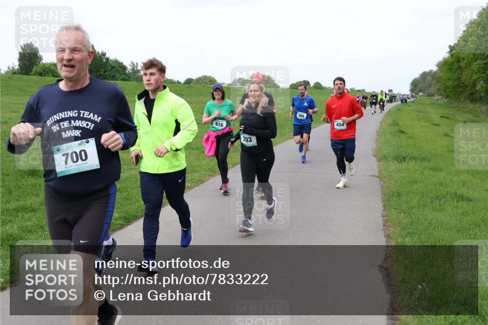 04.05.2025 - 8. Wedeler Halbmarathon Lena Gebhardt http://msf.ph/oto/7833222 04.05.2025 11:21:48 Laufen 700, 916, 703, 860, 454 meine-sportfotos.de