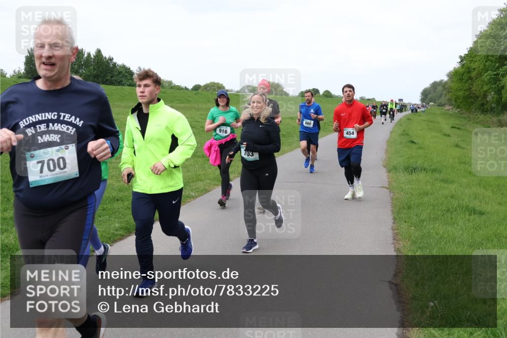 04.05.2025 - 8. Wedeler Halbmarathon Lena Gebhardt http://msf.ph/oto/7833225 04.05.2025 11:21:49 Laufen 700, 916, 703, 860, 454 meine-sportfotos.de