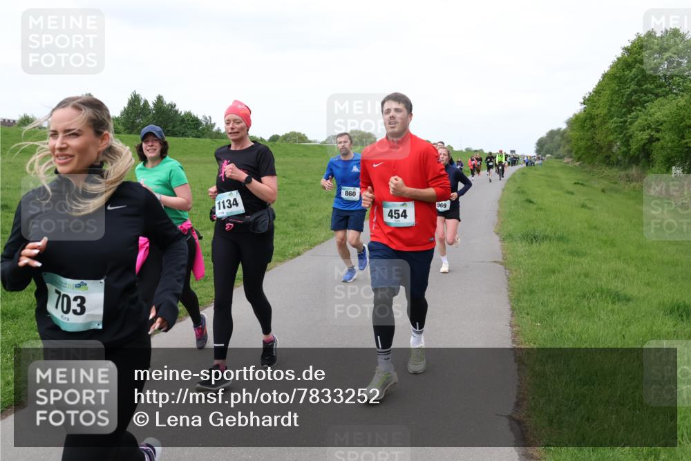 04.05.2025 - 8. Wedeler Halbmarathon Lena Gebhardt http://msf.ph/oto/7833252 04.05.2025 11:21:50 Laufen 703, 1134, 860, 454, 969 meine-sportfotos.de