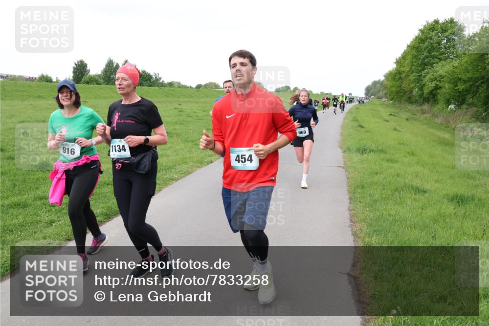 04.05.2025 - 8. Wedeler Halbmarathon Lena Gebhardt http://msf.ph/oto/7833258 04.05.2025 11:21:50 Laufen 916, 1134, 454, 969 meine-sportfotos.de