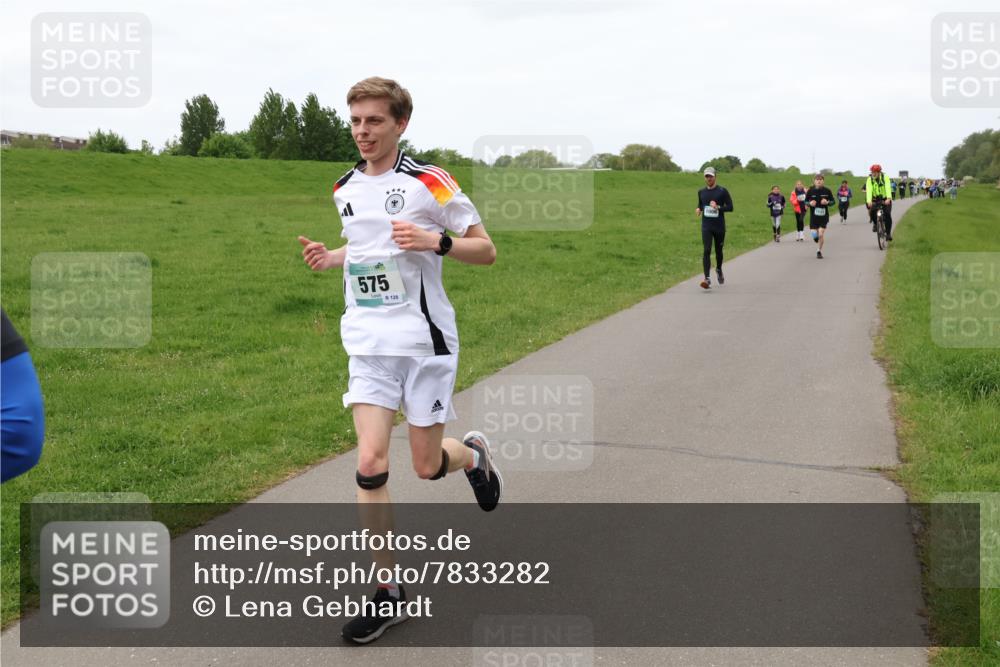 04.05.2025 - 8. Wedeler Halbmarathon Lena Gebhardt http://msf.ph/oto/7833282 04.05.2025 11:21:53 Laufen 575, 128 meine-sportfotos.de